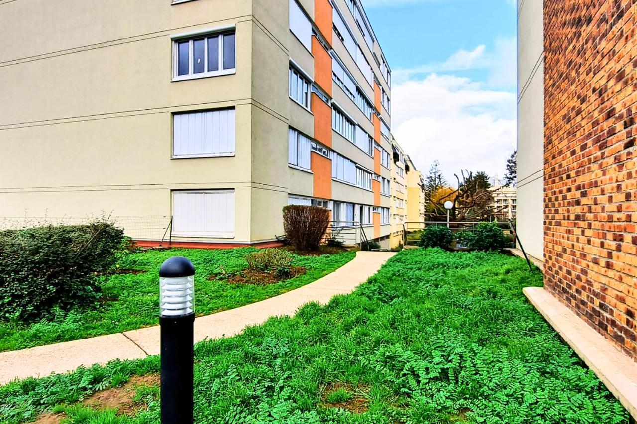 Апартаменти Escale De L'Yvette - 50M2 Cosy, Balcony & Parking Лонжумо Екстер'єр фото
